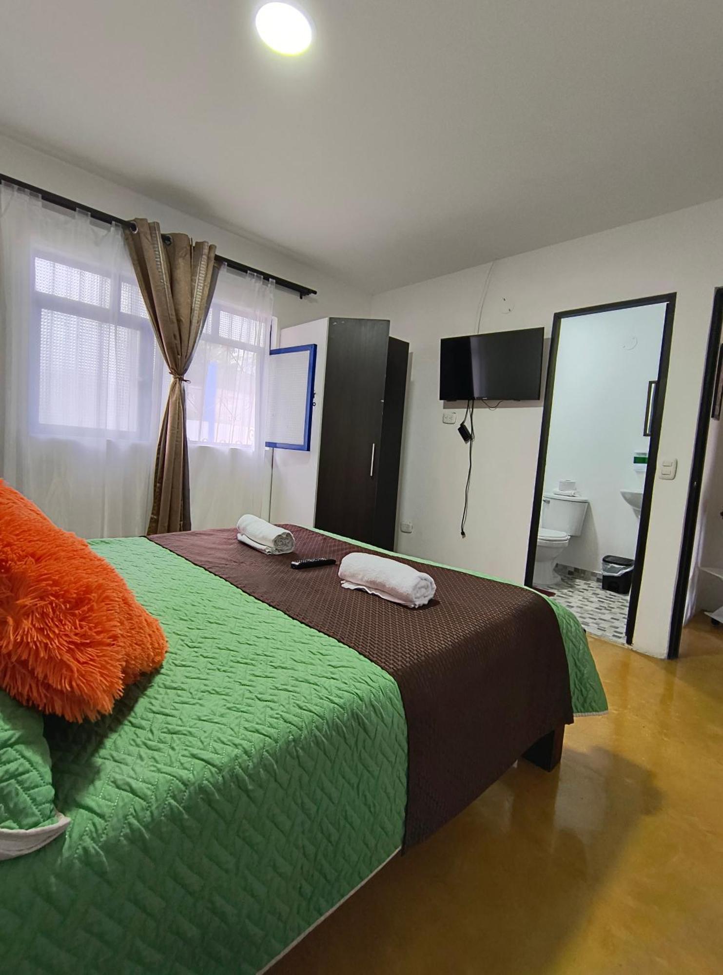 Hostal Villa Del Sol 萨兰托 外观 照片