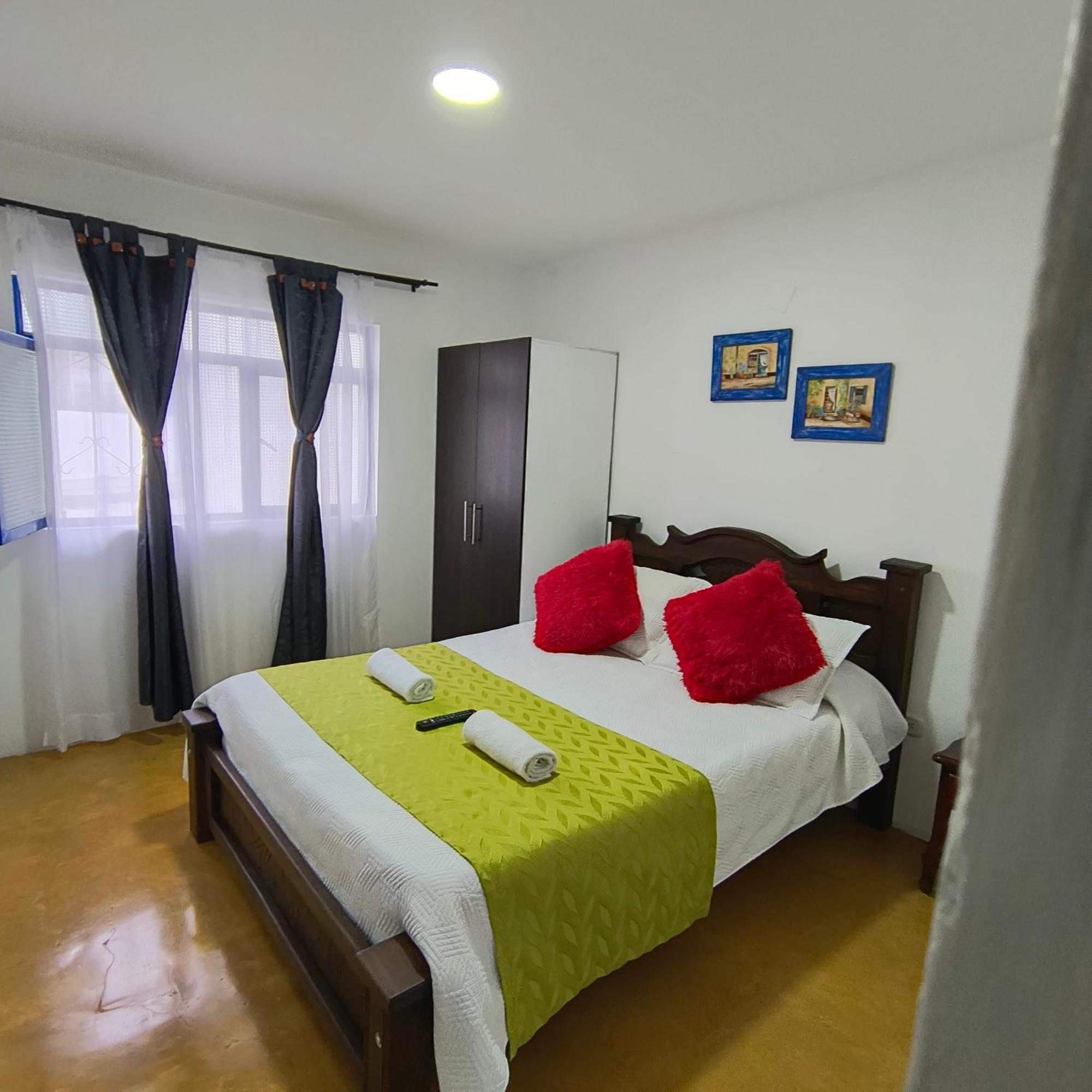 Hostal Villa Del Sol 萨兰托 外观 照片