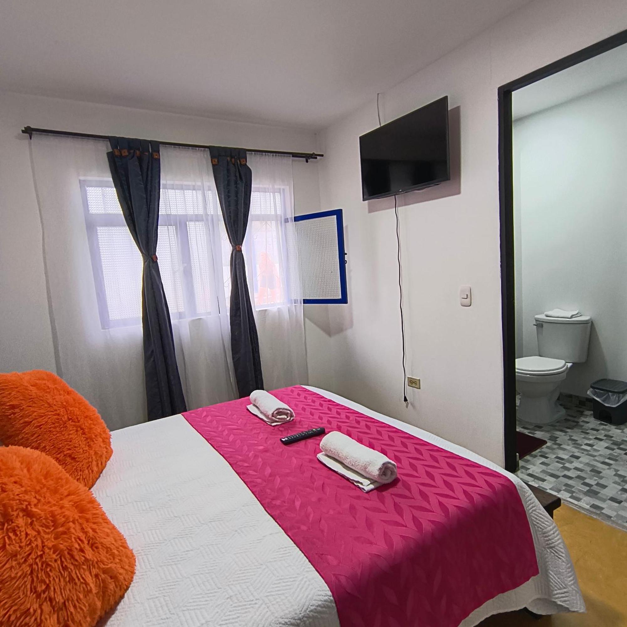 Hostal Villa Del Sol 萨兰托 外观 照片